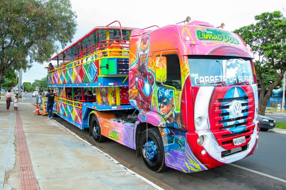 Carreta da Alegria em Três Lagoas realiza ação solidária e arrecada doações para entidades filantrópicas