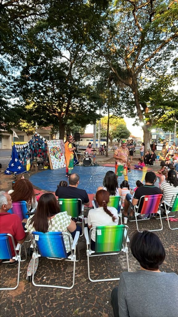 Espetáculo circense Rosa dos Ventos encanta público no Sesc na Praça.