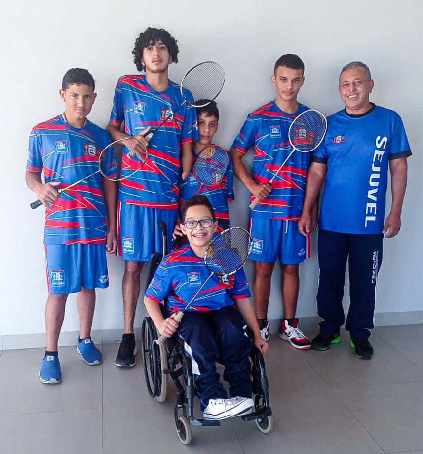 Paratletas de Três Lagoas comemoram medalhas no PARAESC 2025 em Campo Grande.
