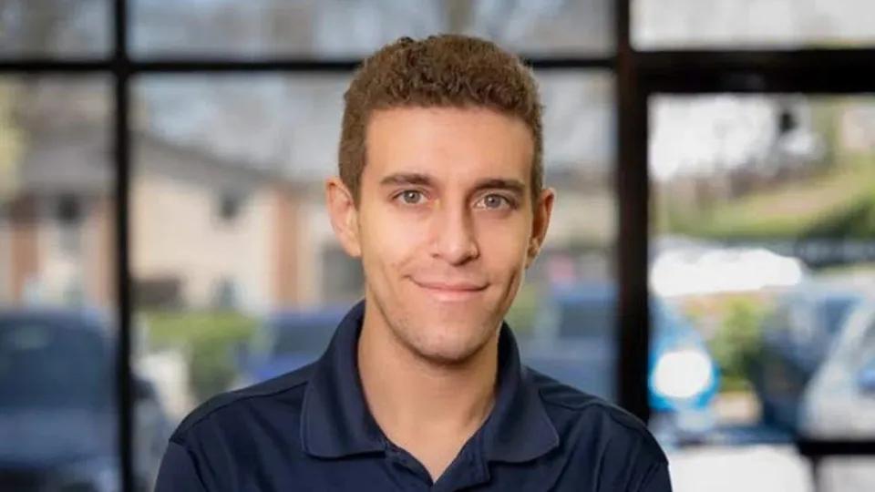 FIDE investiga Kramnik por assédio após morte de Naroditsky