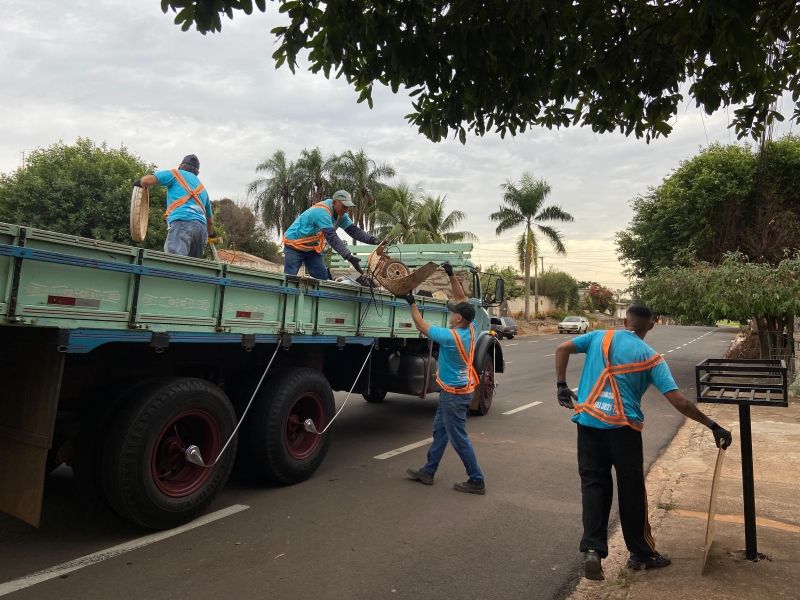 Caminhão de coleta do mutirão contra dengue em Dracena, agosto 2025.