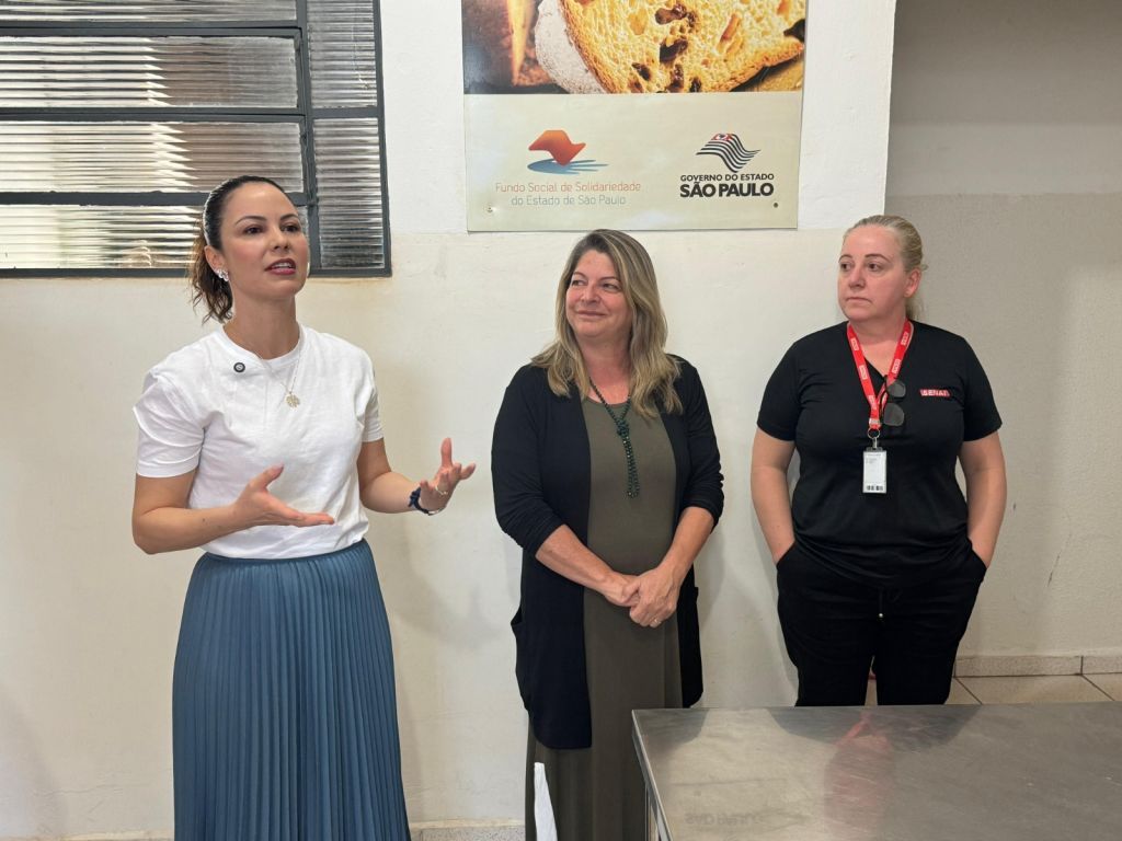 Alunos do curso de pizzas e salgados em Araçatuba recebem certificados.