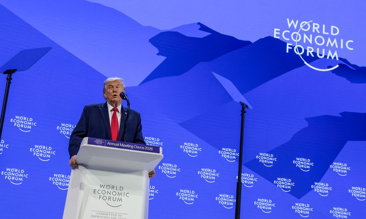 Donald Trump reafirma intenção de comprar Groenlândia e critica a OTAN em discurso no Fórum de Davos