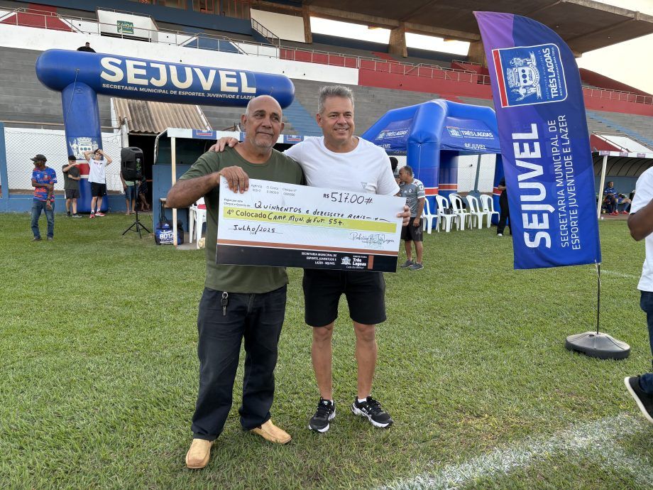 Jogadores do Mais Tintas/OT Marrucos comemoram vitória no Campeonato Sênior 55+.