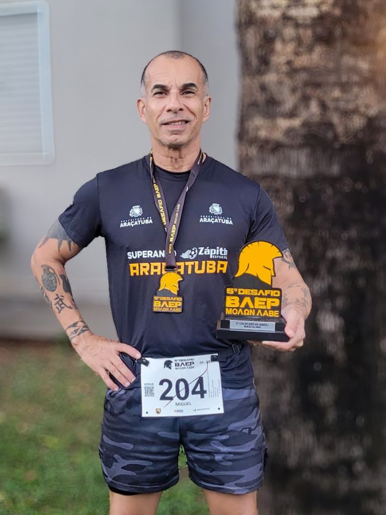 Corredores do 5º Desafio Baep em Araçatuba, promovendo esporte e integração.