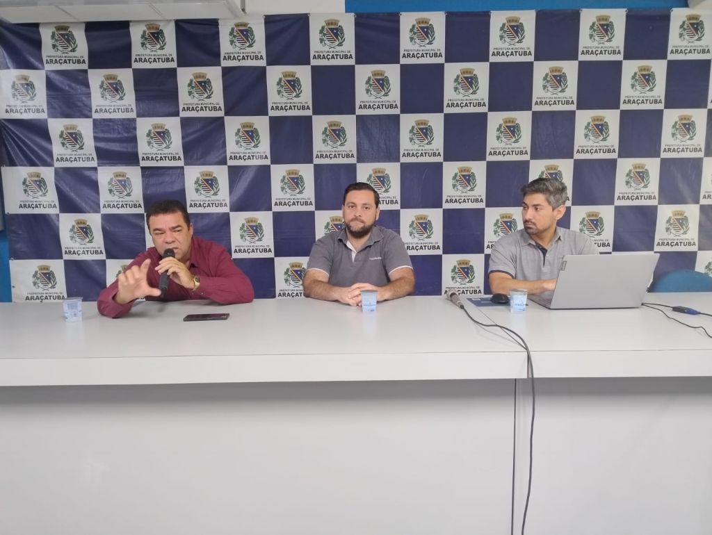 Gestores em treinamento de gestão de frotas no Salão Azul, Araçatuba.