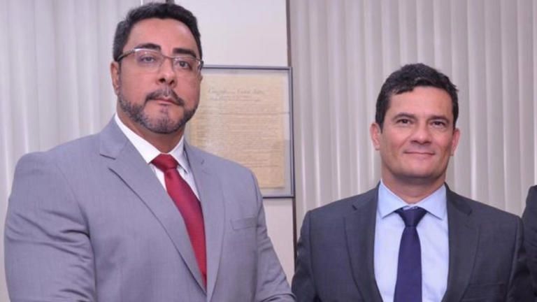 Ex-juiz Bretas faz ameaça velada a Lula em rede social