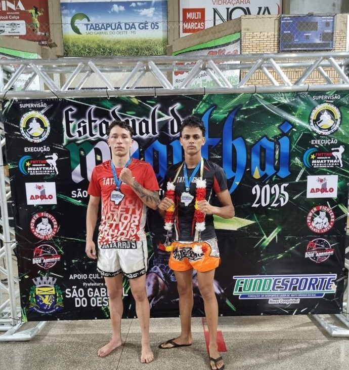 Raphael Zeferino celebra título estadual de Muay Thai em Três Lagoas.