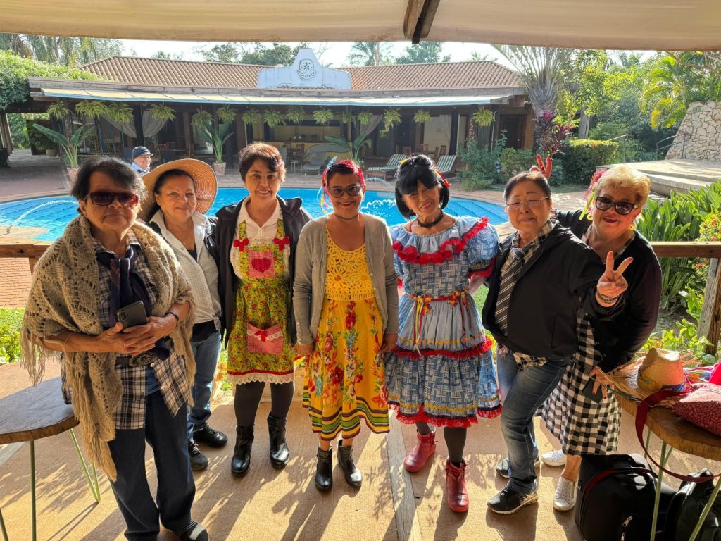 Idosos dançando quadrilha em arraiá no Botânico Hotel Fazenda, Araçatuba.