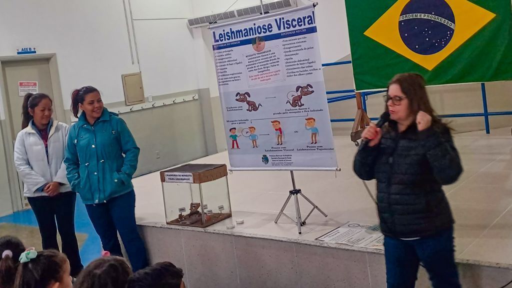 Palestra sobre prevenção da leishmaniose em escola de Araçatuba.