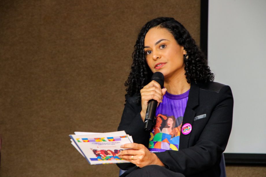 Autoridades na 1ª Conferência de Políticas para Mulheres em Três Lagoas.