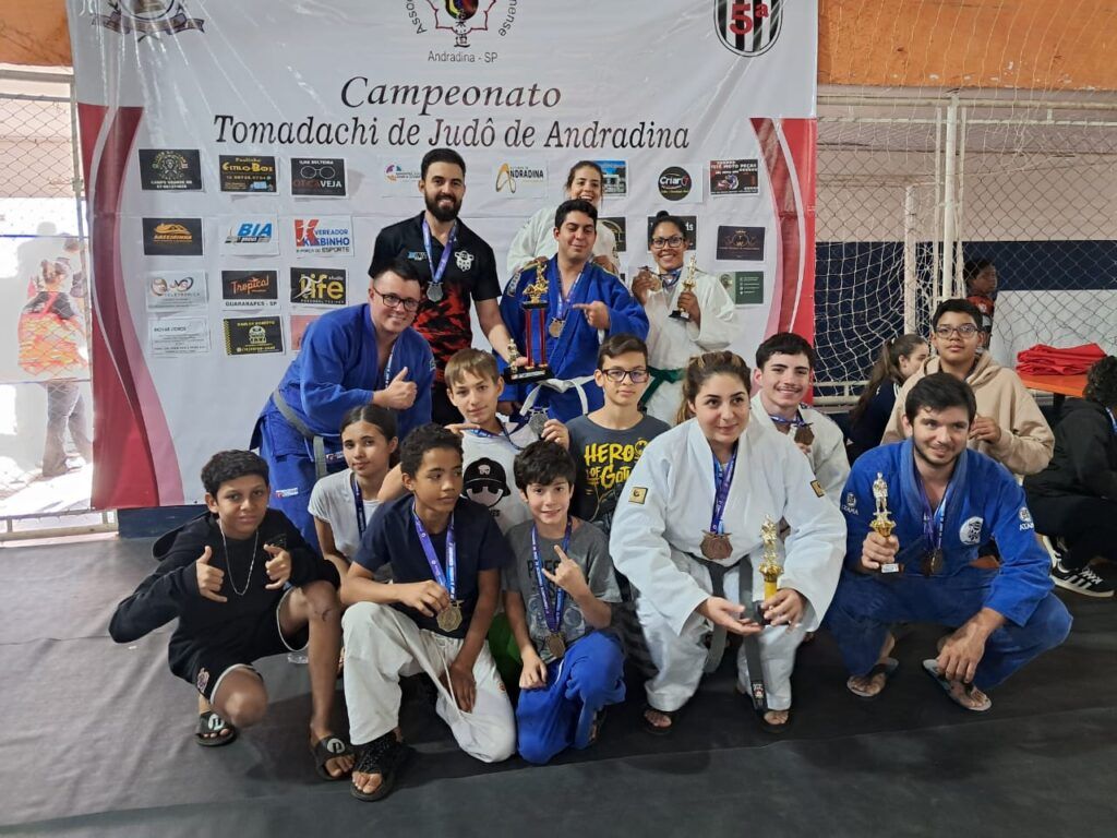 Judocas de Pereira Barreto celebram vitórias no Campeonato Tomodachi.