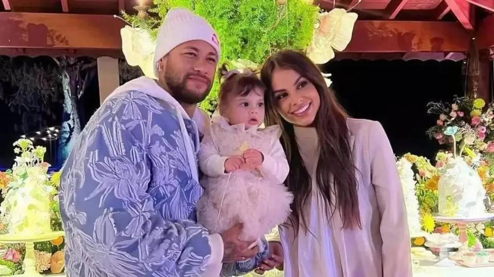 Imagem de Filha de Amanda Kimberlly e Neymar passa por cirurgia de emergência Filha de Amanda Kimberlly e Neymar passa por cirurgia de emergência