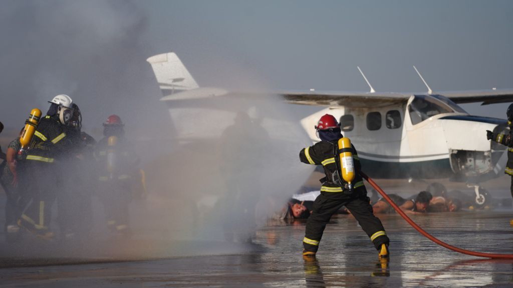 Exercício simulado testa resposta a emergências aéreas em Araçatuba