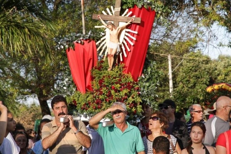 Procissão do Bom Jesus da Lapa reúne milhares em Andradina