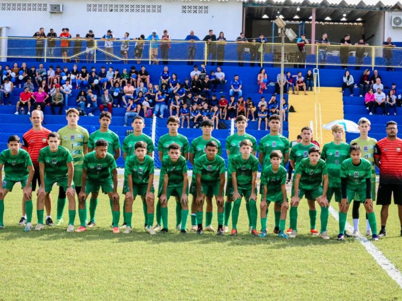 Equipe de basquete Dracena comemora vitória no Campeonato LINOPB.
