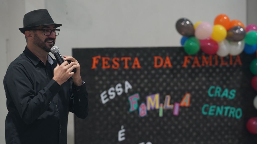 Palestra "A grande família e suas diversidades" no Cras Araçatuba.