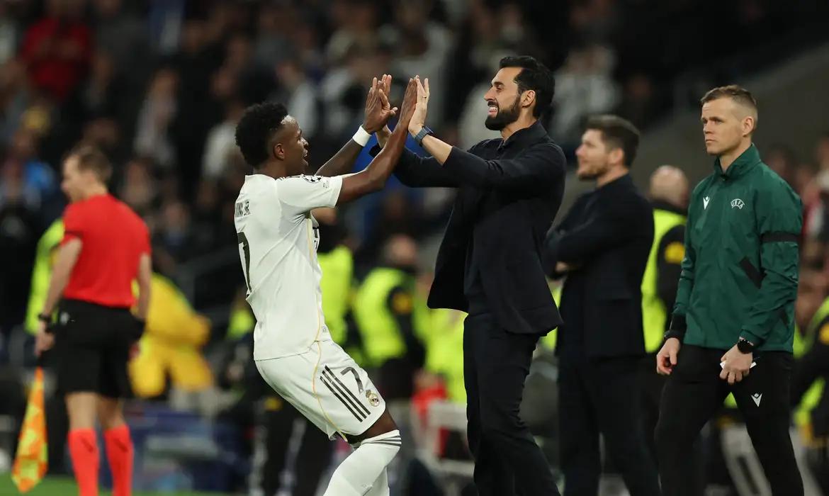 Vinicius Jr. lidera goleada do Real Madrid sobre Mônaco na Liga dos Campeões após vaias