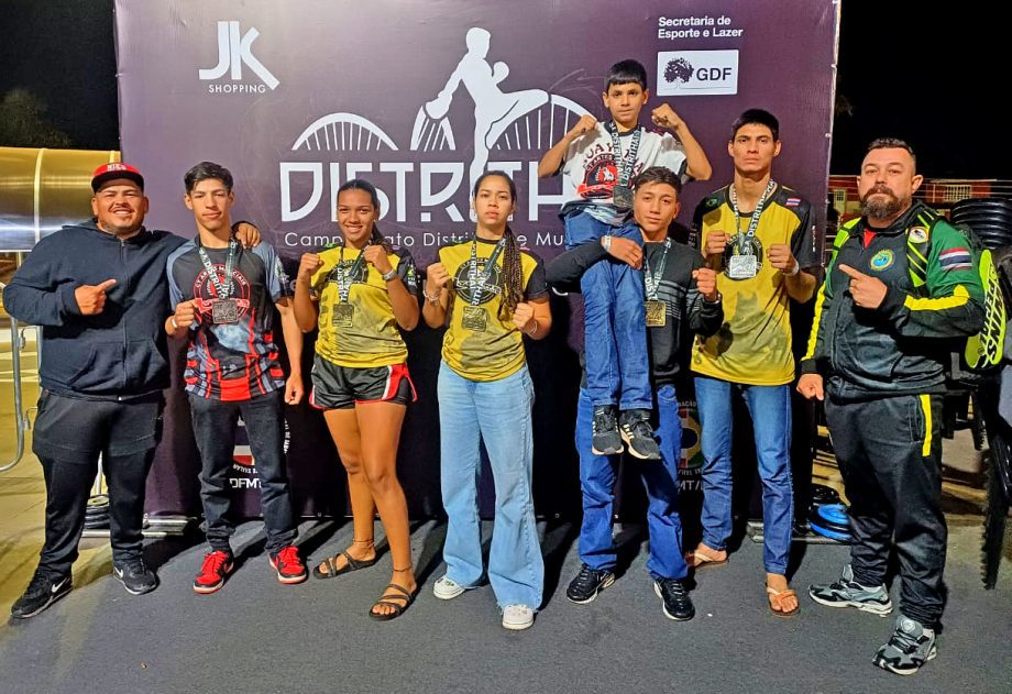 Atletas do Lycans Club exibem medalhas conquistadas no Distrithai Brasília.