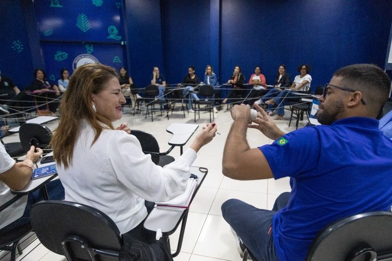 Profissionais discutem saúde mental no projeto "Nós na Rede" em Andradina.