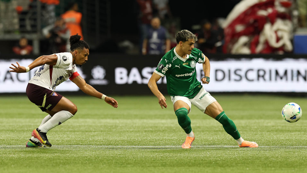 Palmeiras goleia LDU e avança à final da Libertadores