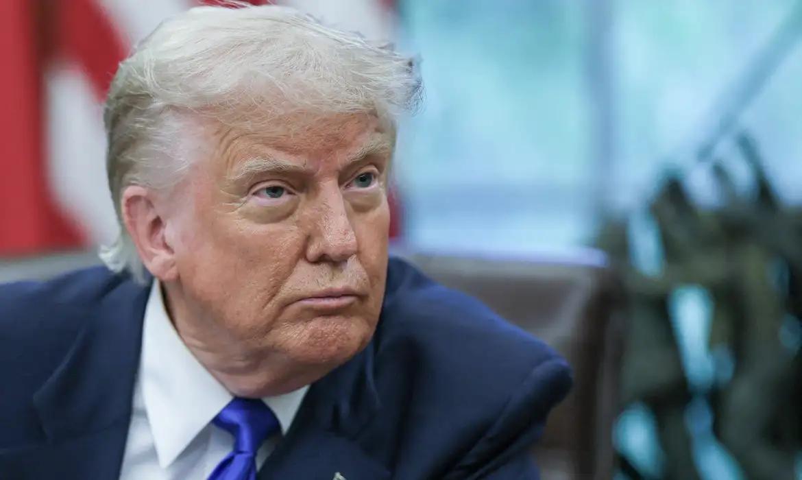 Relatório da Anistia Internacional alerta sobre nível de autoritarismo nos EUA após um ano de governo Trump