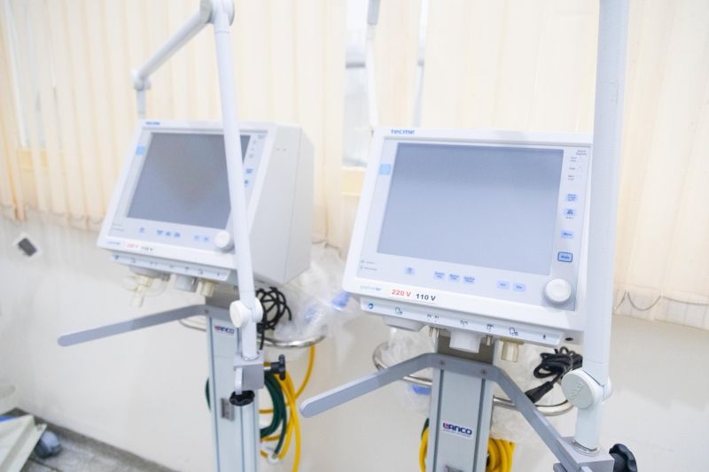 Incubadoras e ventiladores neonatais na Santa Casa de Andradina.