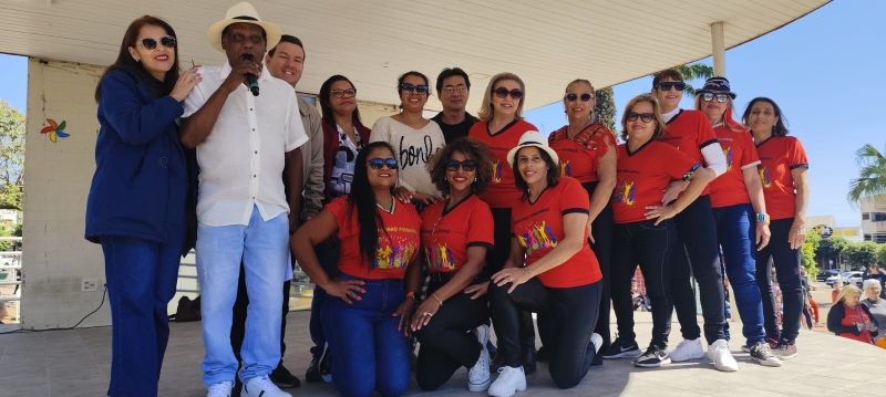 Famílias participam do evento Arte na Praça em Dracena, Dia dos Pais 2023.