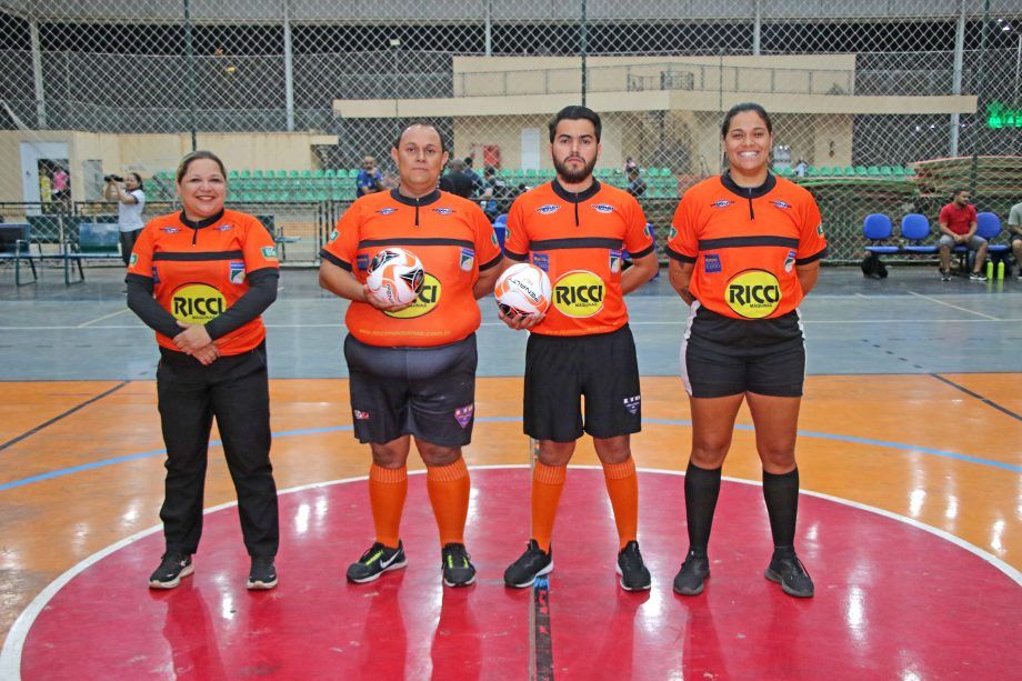 Jogadores do X1 Jari comemoram título da Série B no Campeonato de Futsal 2025.