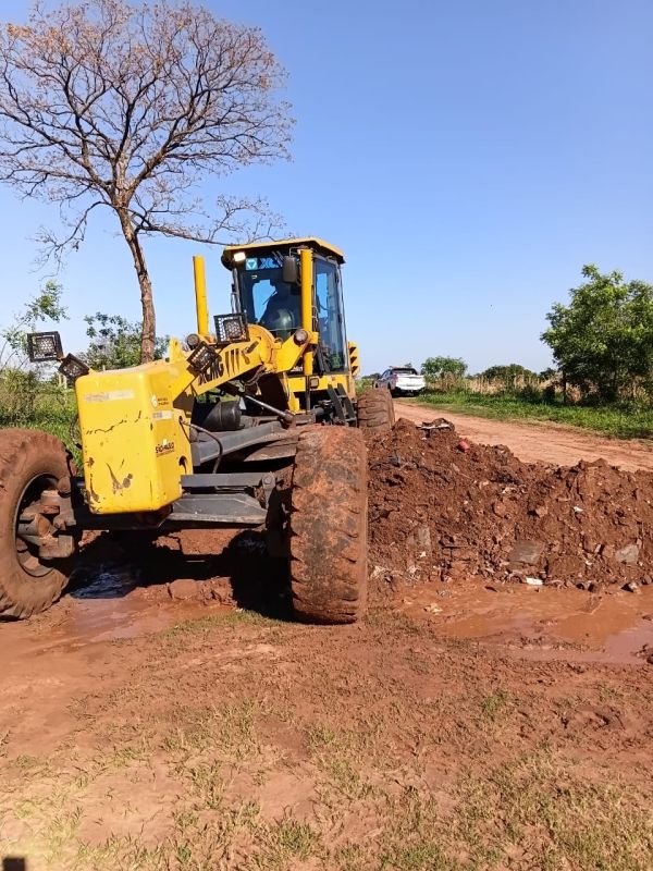 Patrulha Agrícola realiza manutenção de estradas no Assentamento Primavera em Andradina