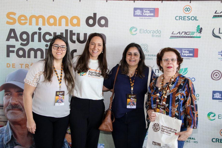 Agricultores e visitantes exploram feira da 1ª Semana da Agricultura Familiar em Três Lagoas.