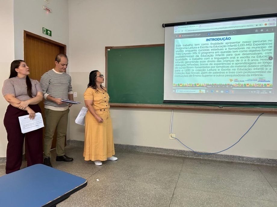 Educadores compartilham pesquisa sobre cultura escrita durante mesa-redonda em Campo Grande.