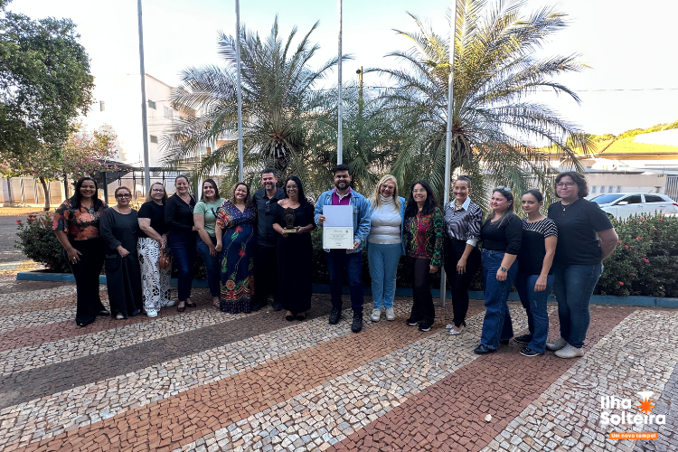 Autoridades e educadores celebram prêmio de Educação em Tempo Integral em Ilha Solteira.