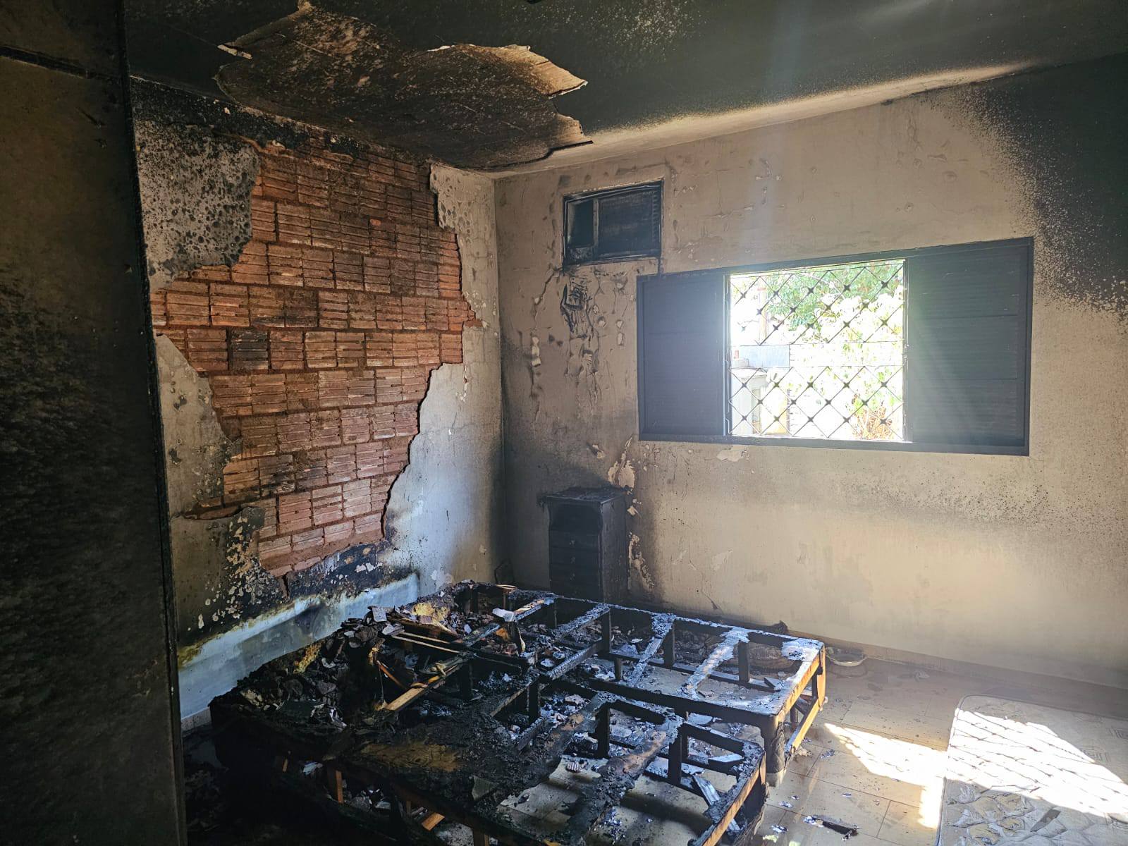 Mulher é Detida por Suspeita de Incêndio Criminoso em Andradina, SP