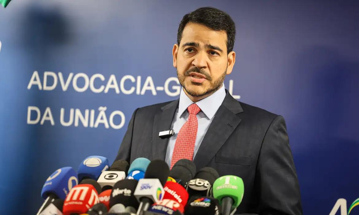 AGU Notifica Meta Sobre Chatbots com Conteúdo Inapropriado