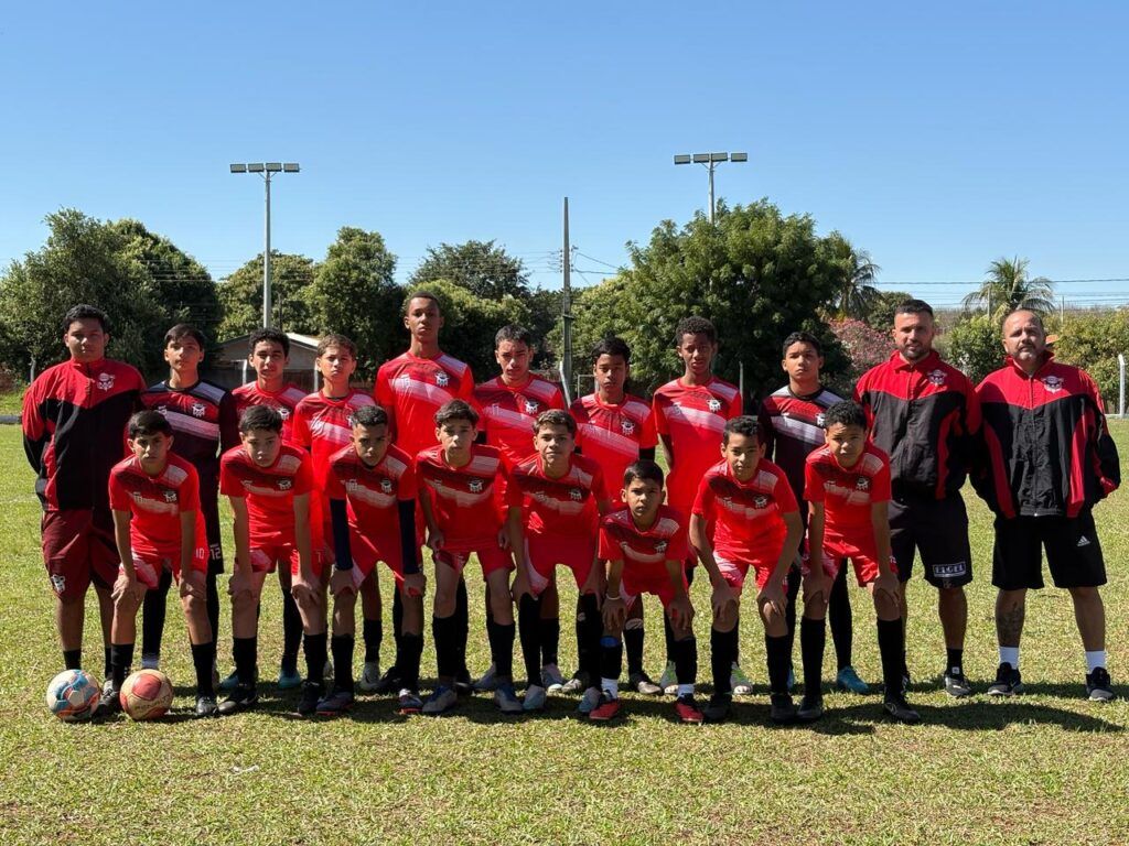Jogadores de Pereira Barreto comemoram vitória na Copa Poly Sport Sub-12.