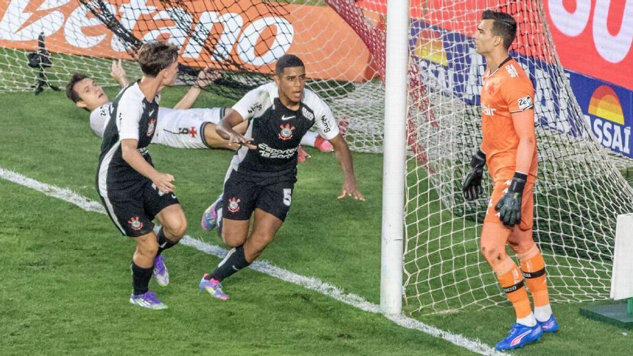 Corinthians vence Vasco e encerra jejum no Brasileirão