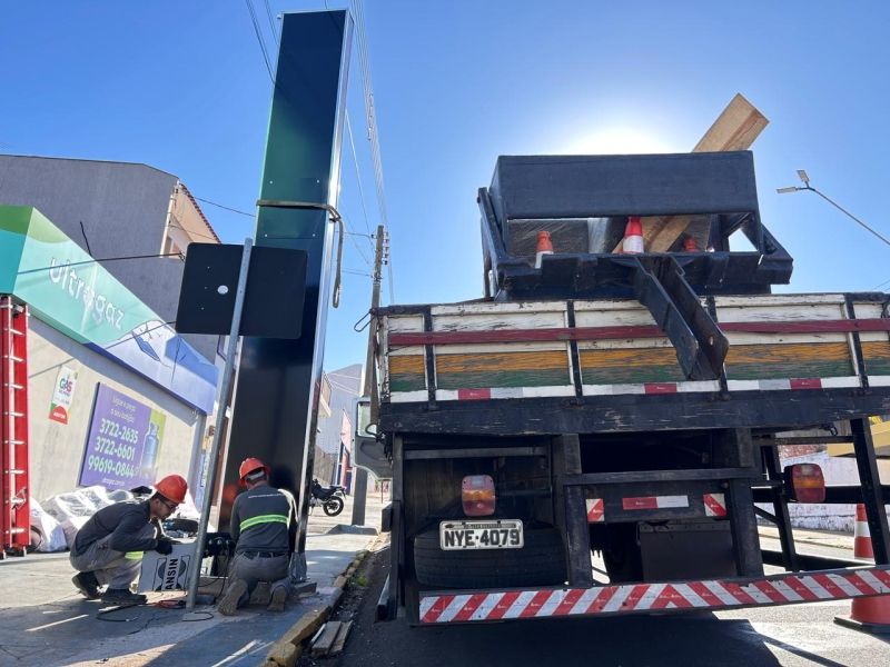 Andradina investe em novos semáforos inteligentes para modernizar o trânsito