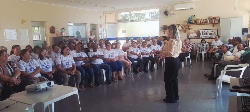 Idosos participam de palestra sobre Lei Maria da Penha