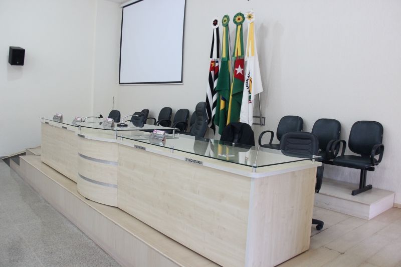 Câmara de Dracena vota 14 projetos de lei em sessão extraordinária