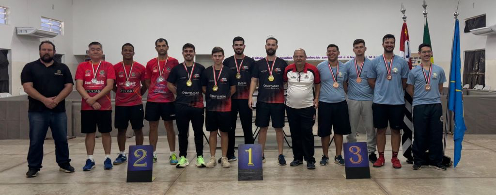 Equipe feminina de Araçatuba celebra vice-campeonato no tênis de mesa.