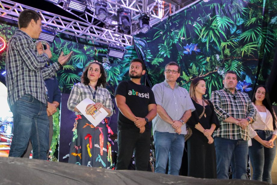 Banda Falamansa tocando forró no Festival Gastronômico Caipira em Três Lagoas.