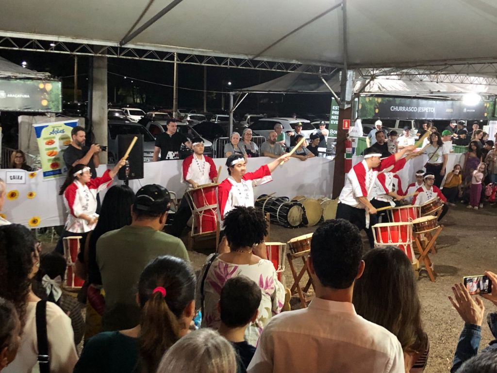 Multidão celebra Festa das Ações 2023 no Bosque da ABQM, Araçatuba.