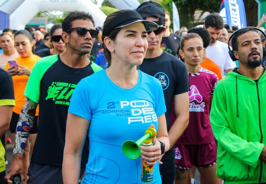 Participantes do Treinão dos Poderes 2025 correndo em Três Lagoas.