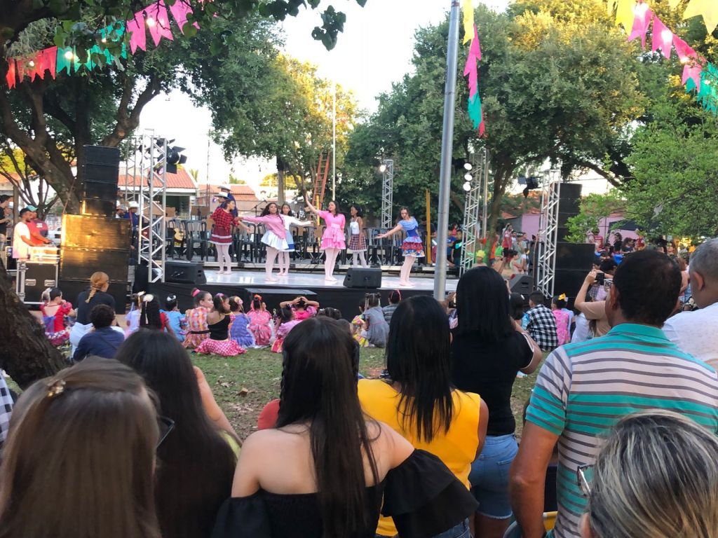 Quentão, pipoca e doces tradicionais fizeram sucesso entre os participantes, resgatando o sabor das festas juninas.