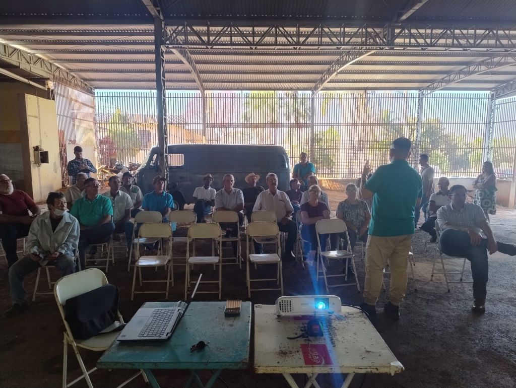Palestra sobre descarte correto de agrotóxicos em Araçatuba, produtores atentos.