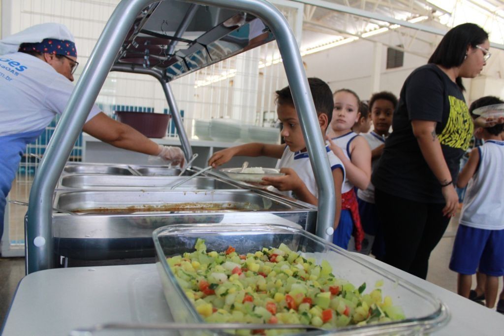 Autoridades de Araçatuba lançam projeto "Merenda da Terra" no Siran Summit 2025.