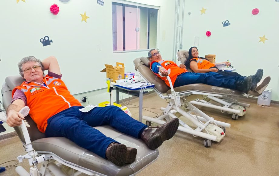 Voluntários doando sangue no Hemonúcleo de Três Lagoas, campanha "Julho em Defesa da Vida".