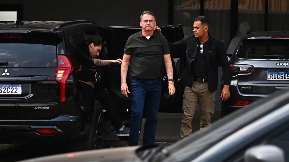 Imagem de Bolsonaro enfrenta nova cirurgia por hérnias inguinais Bolsonaro enfrenta nova cirurgia por hérnias inguinais