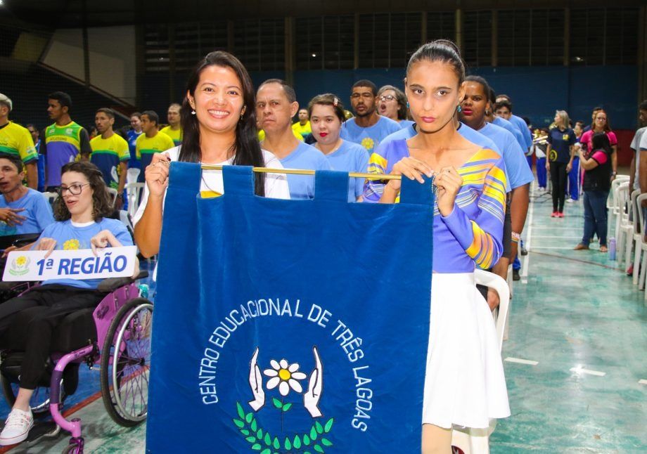Vítor Marcelo acende Pira Olímpica na abertura das Olimpíadas APAEs Três Lagoas.